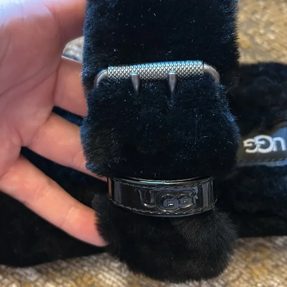 UGG Slippers - Picture 3 of 5